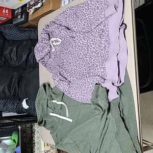 Lot of 2 - women's XXL hoodies EUC